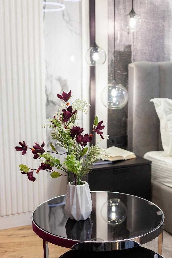 Lovely Apartment On Drahomanova Street Lviv Luaran gambar